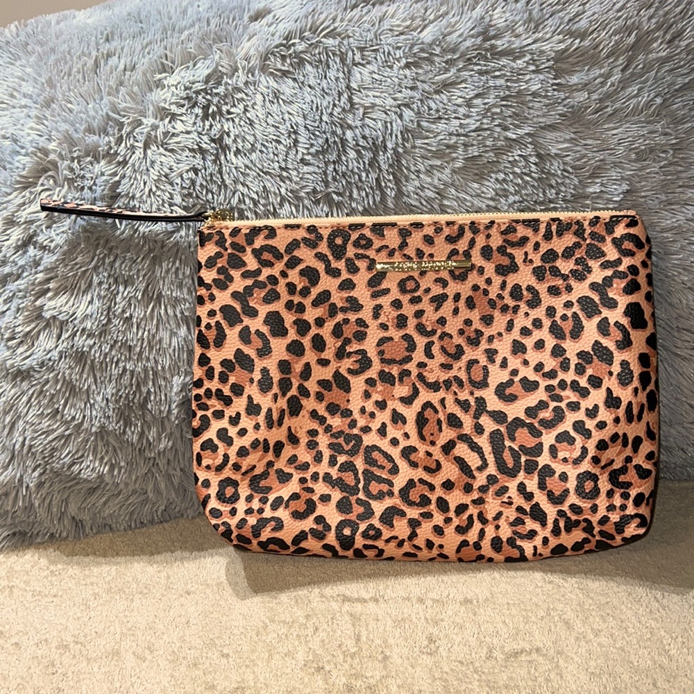 🎉HP Steve Madden Leopard Print Medium Size Wristlet Purse